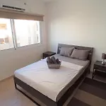 Apartment 5 Min To The Shared - Private In 3 Bdr Larnaca