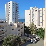 Apartment 5 Min To The Shared - Private In 3 Bdr Larnaca