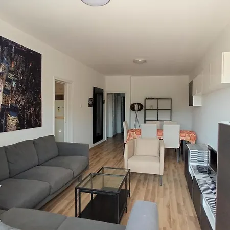 5 Min To The Shared Incl Netflix - Private In 3 Bdr Apartament *