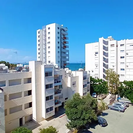 5 Min To The Shared Incl Netflix - Private In 3 Bdr * Larnaca