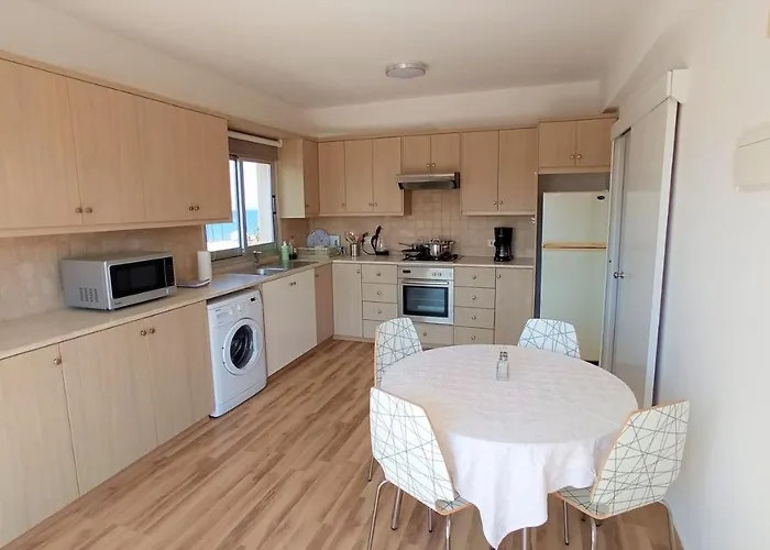 5 Min To The Shared - Private In 3 Bdr Lárnaca