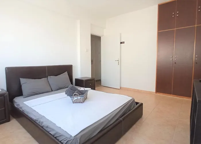 5 Min To The Shared - Private In 3 Bdr * Lárnaca