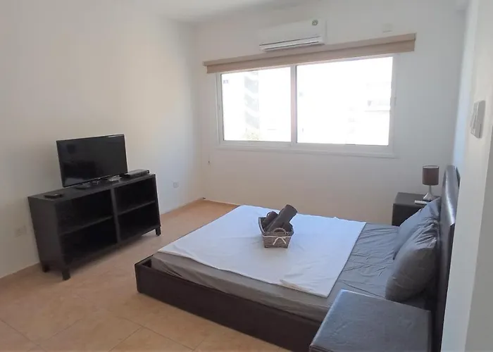 5 Min To The Shared - Private In 3 Bdr Lárnaca