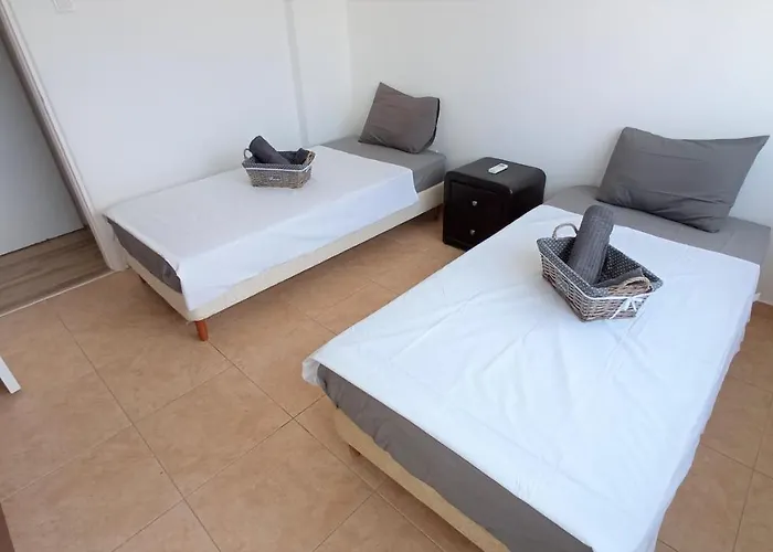 5 Min To The Shared - Private In 3 Bdr Apartamento Lárnaca